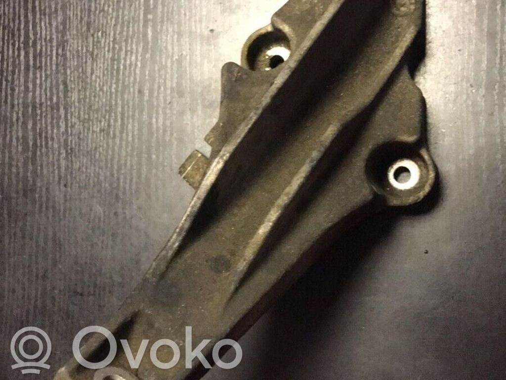 BMW 5 E39 Engine mounting bracket 