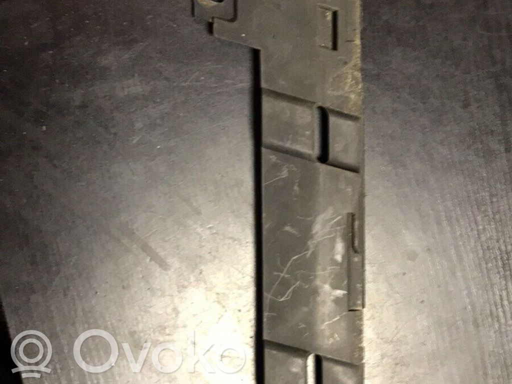 BMW 7 E38 Untere Verkleidung Scheinwerfer 