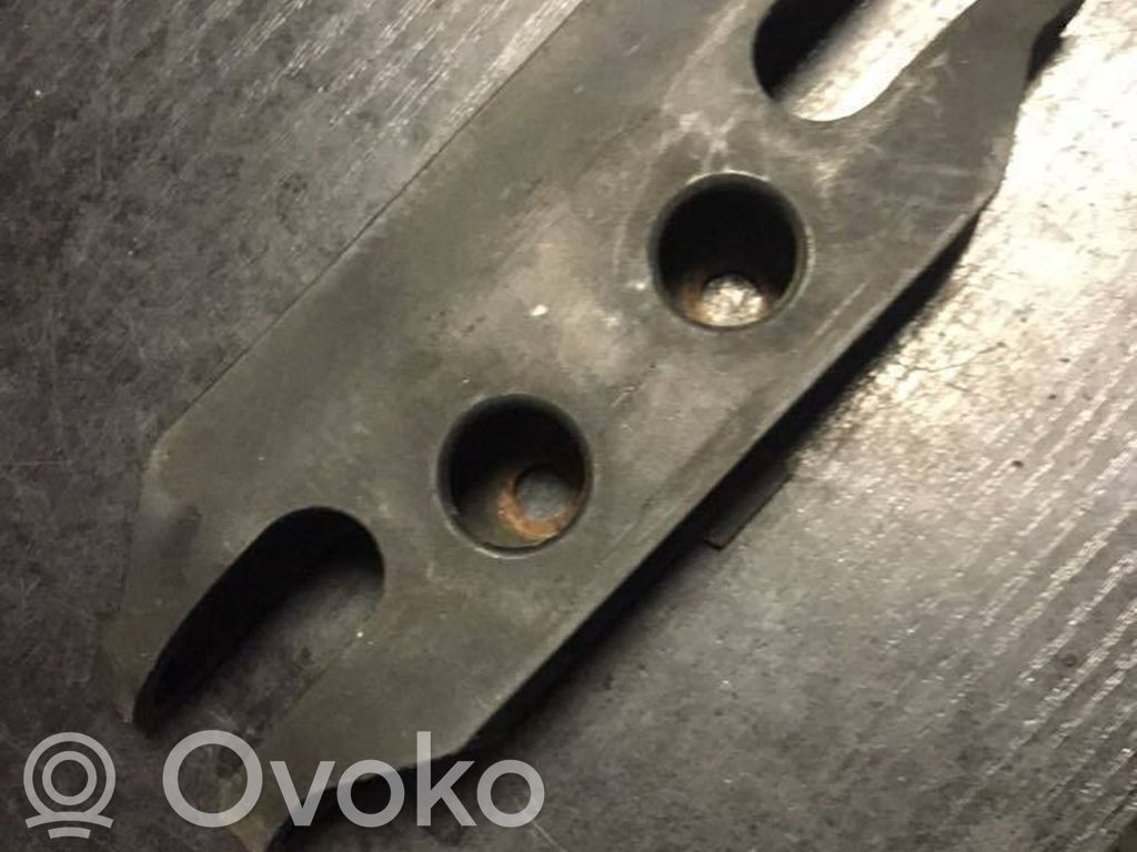 Front bumper mounting bracket   1944543