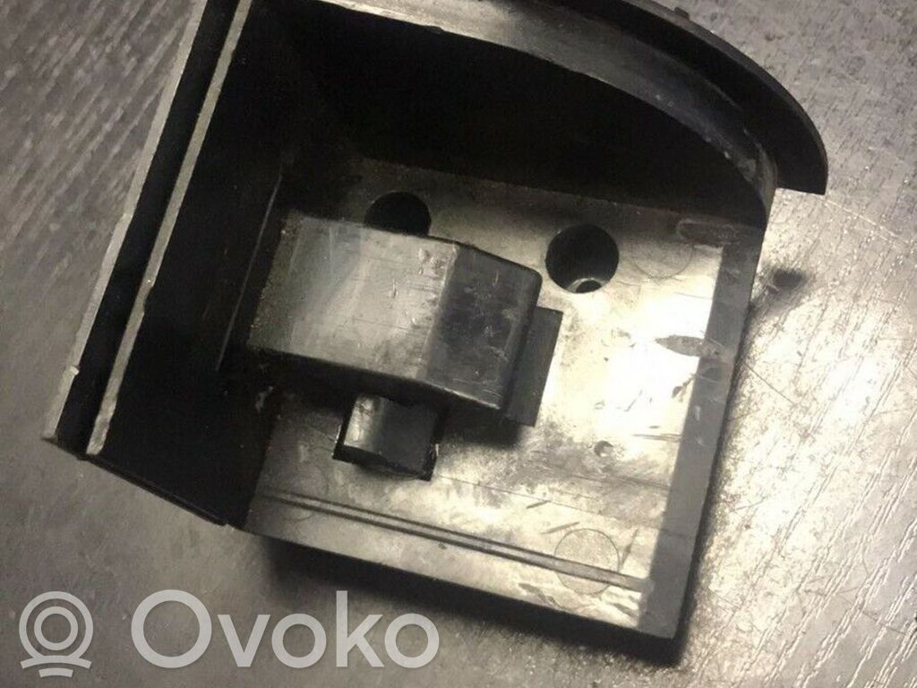 Parcel shelf load cover mount bracket   7026710