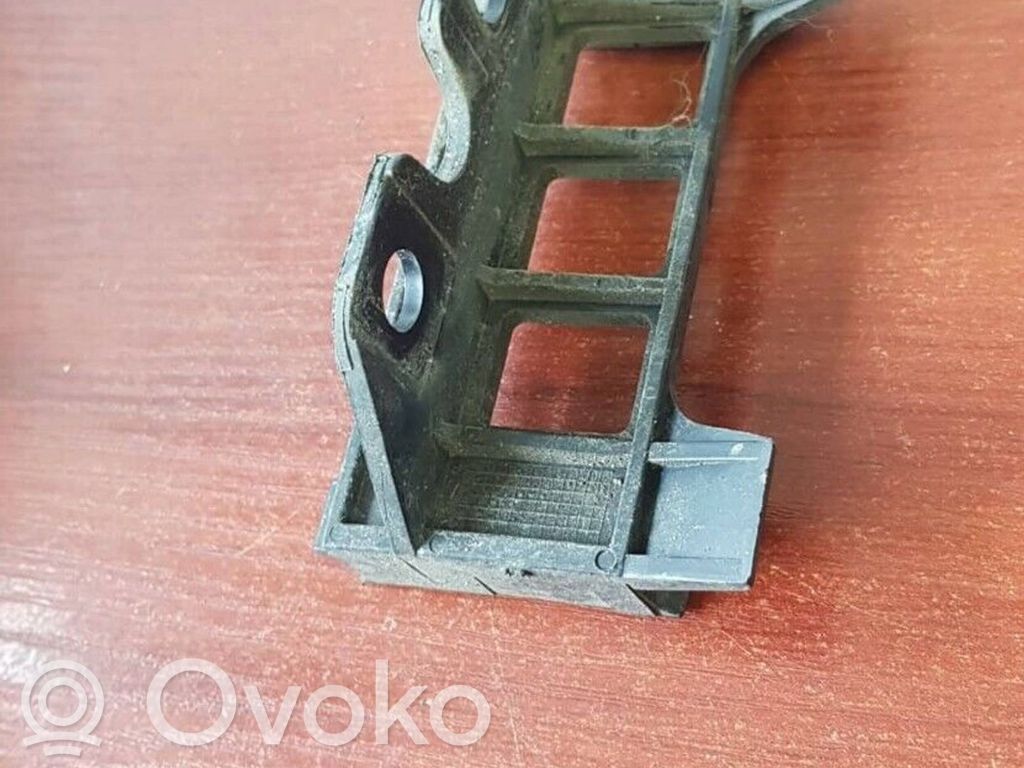 BMW 7 E38 Galinis laikiklis bamperio 