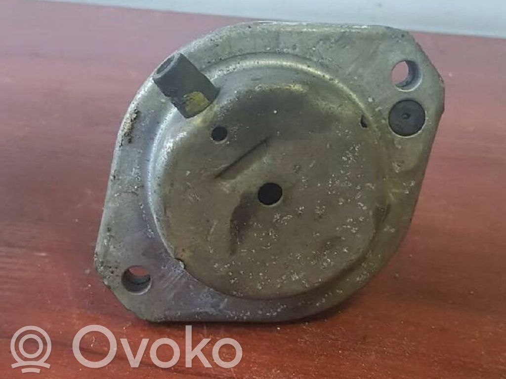 BMW 5 E60 E61 Engine mount bracket 