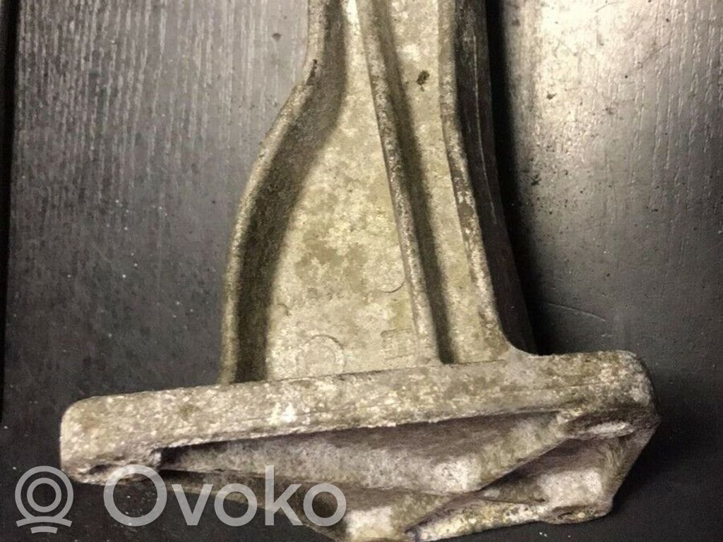 BMW 5 E34 Engine mounting bracket 