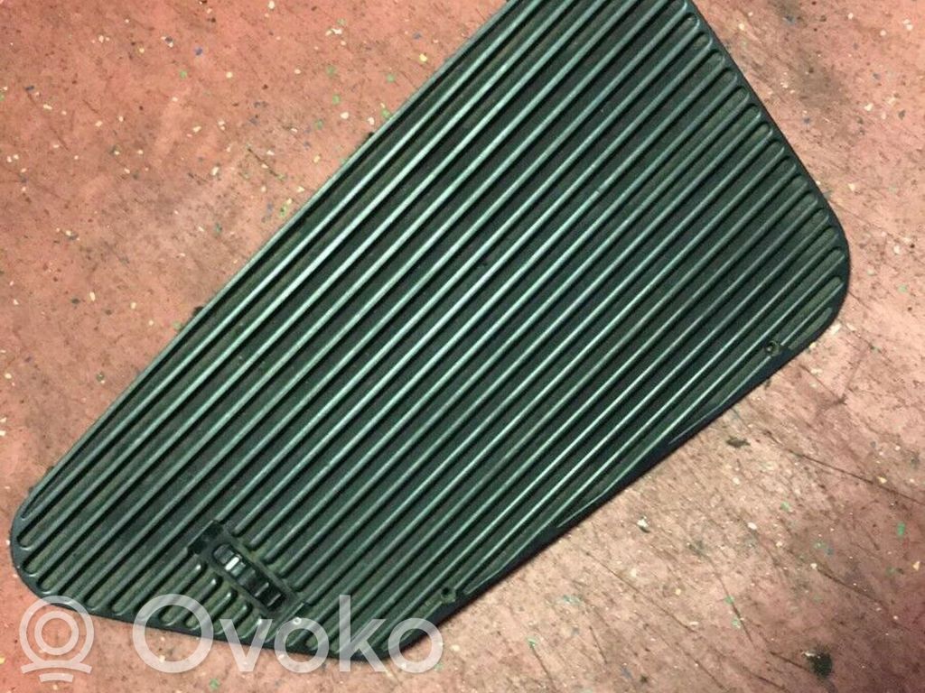 BMW 5 E34 Centrinės oro grotelės 