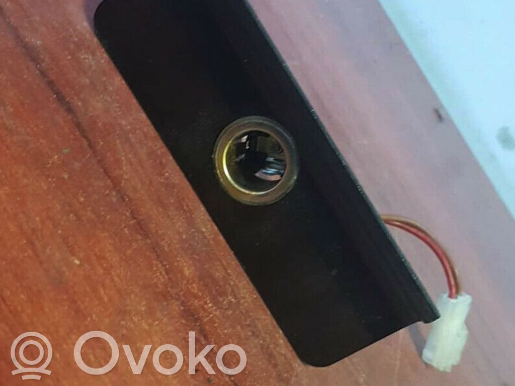 BMW 7 E38 12V Steckdose hinten 