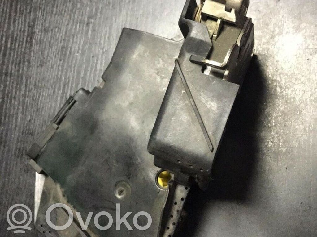 Front door lock   8235114