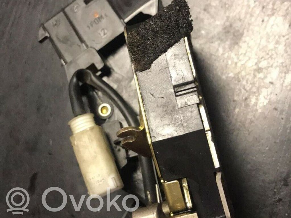 BMW 5 E39 Takaoven lukko 