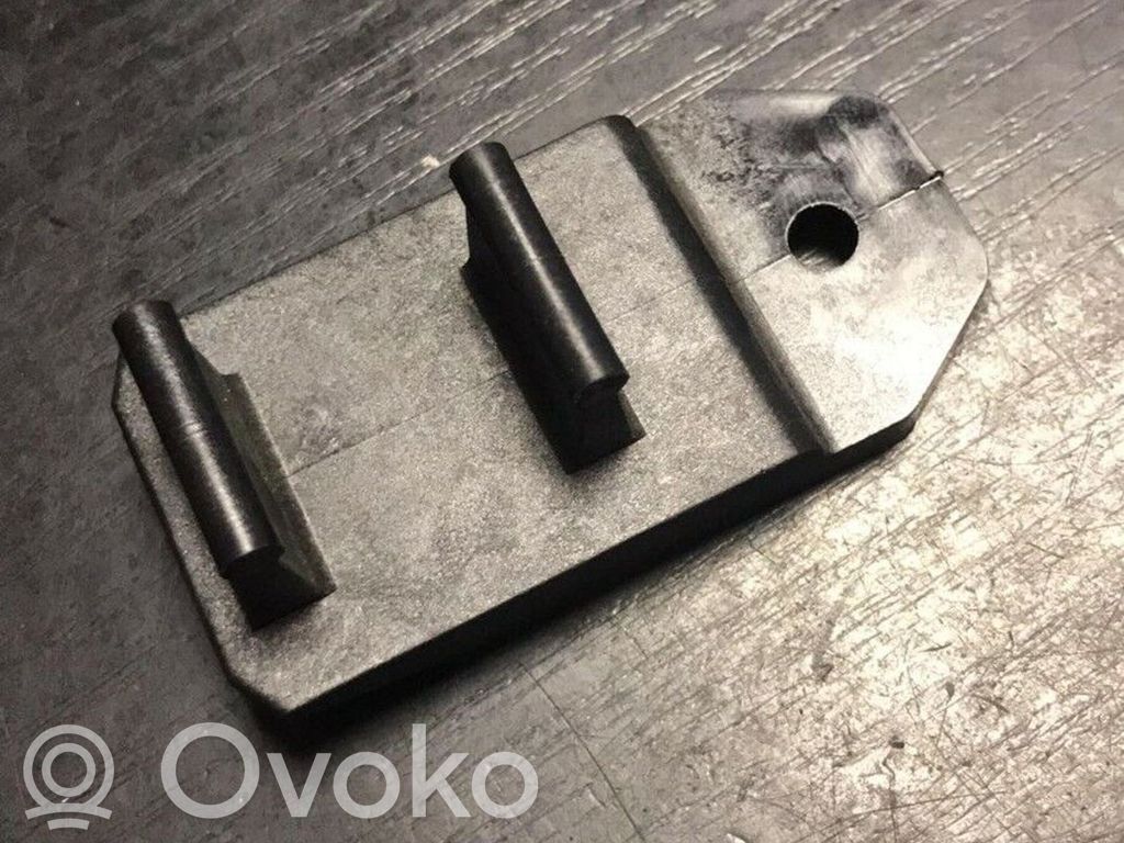 BMW 5 E39 Support, fixation radiateur 