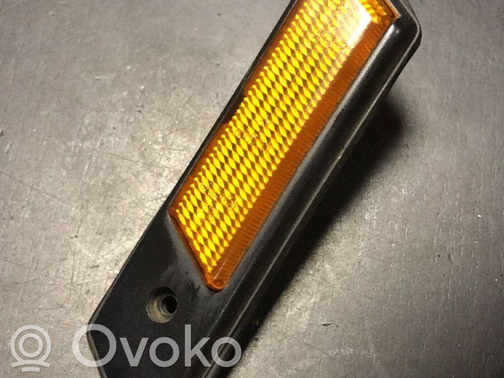 Front fender indicator light   1378014