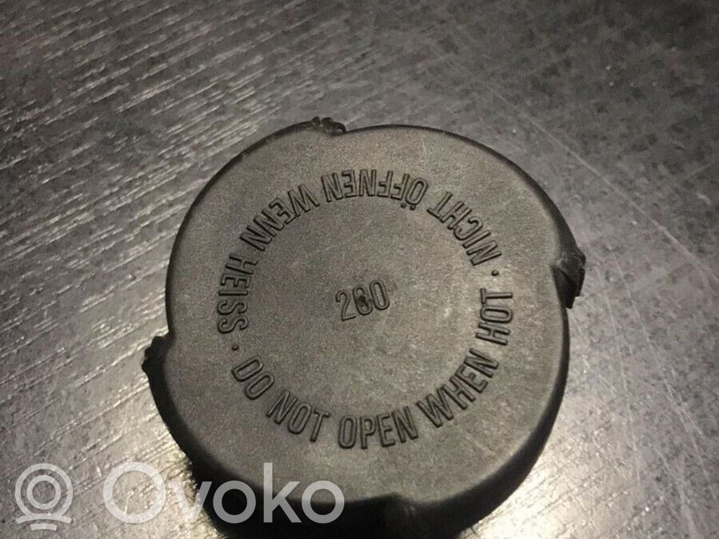 BMW 5 E34 Korek zbiornika wyrównawczego chłodziwa 