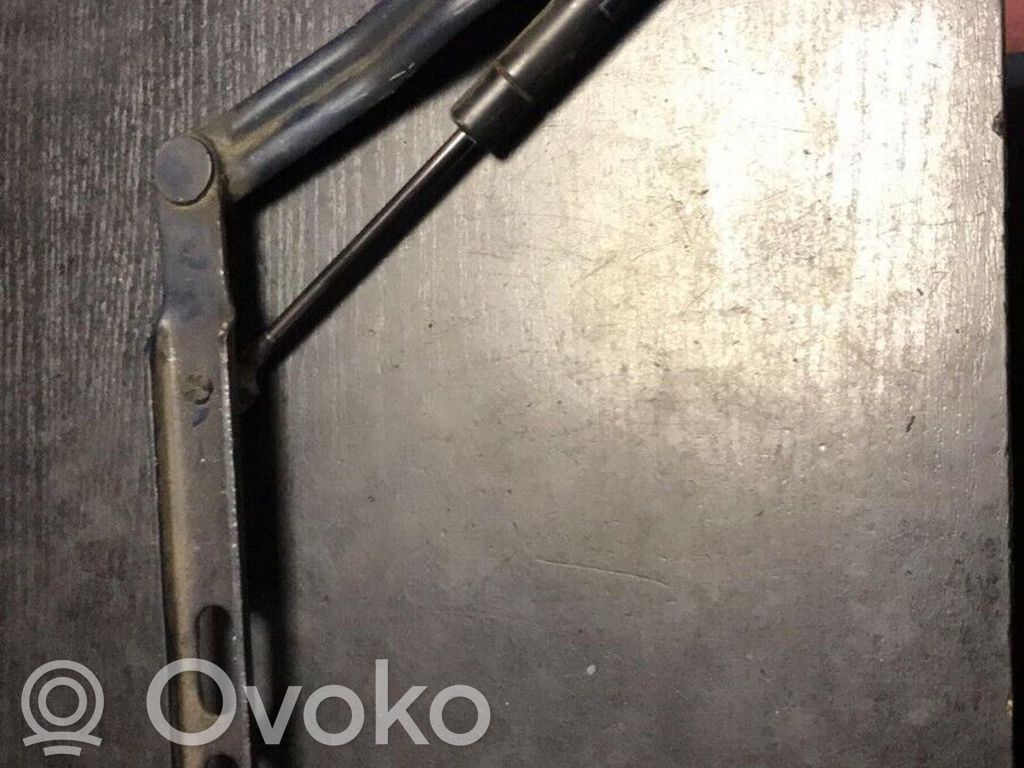 BMW 5 E34 Dzinēja pārsega amortizators 