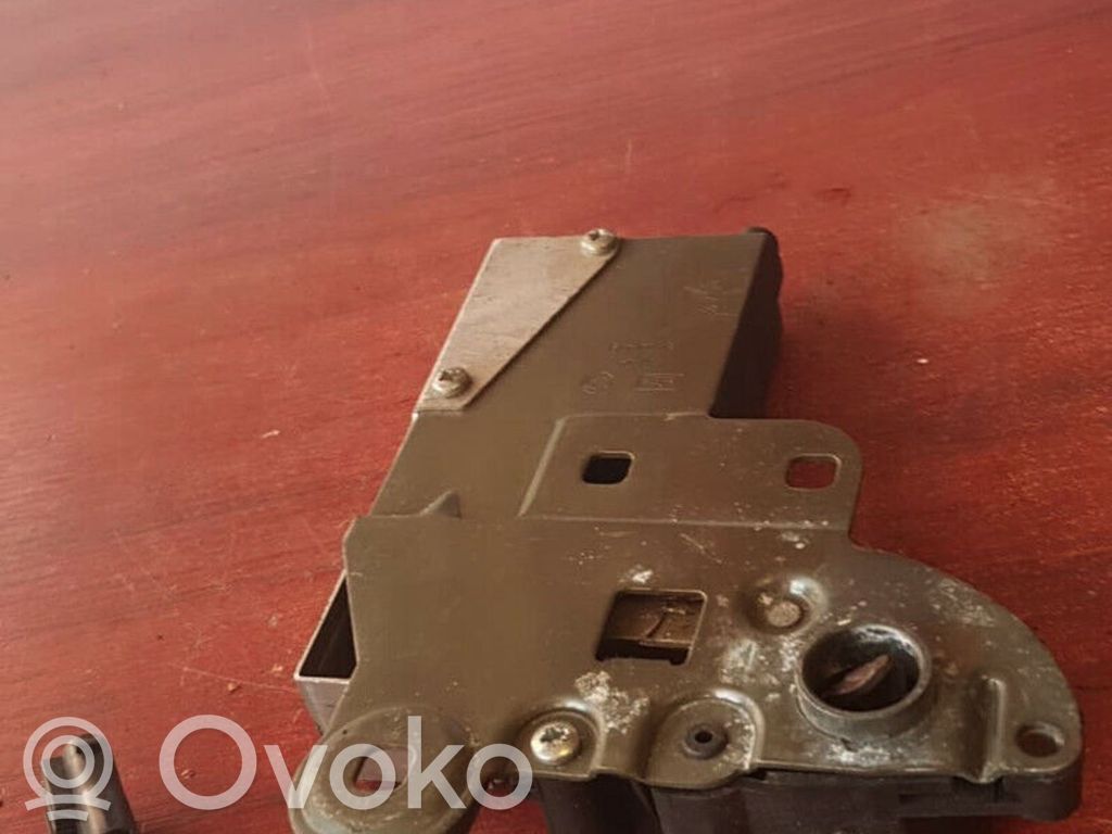 Tailgate window lock/catch/latch   8120419