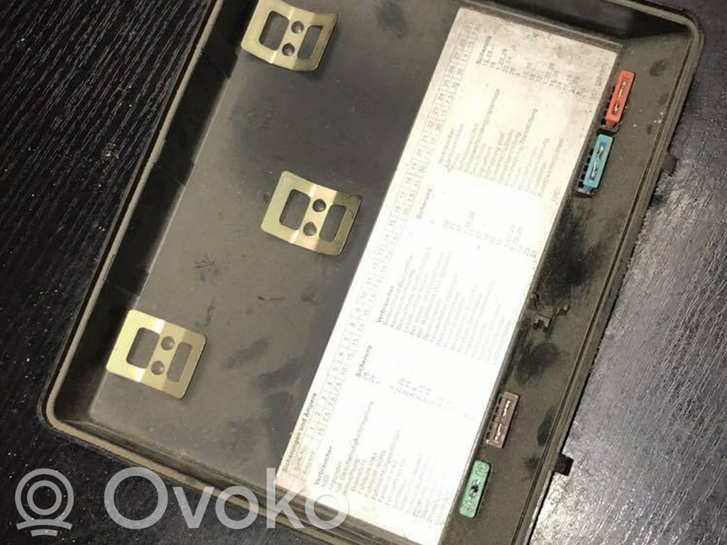 BMW 5 E34 Dangtelis saugiklių dėžės 