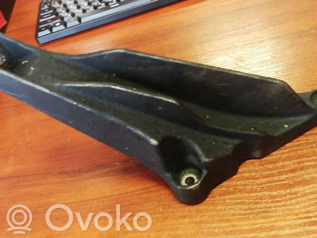 BMW 5 E39 Engine mounting bracket 