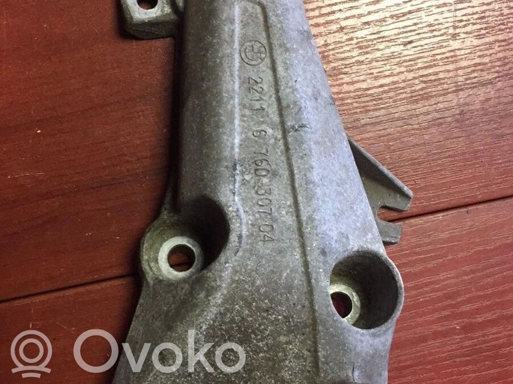 BMW 1 E81 E87 Engine mounting bracket 