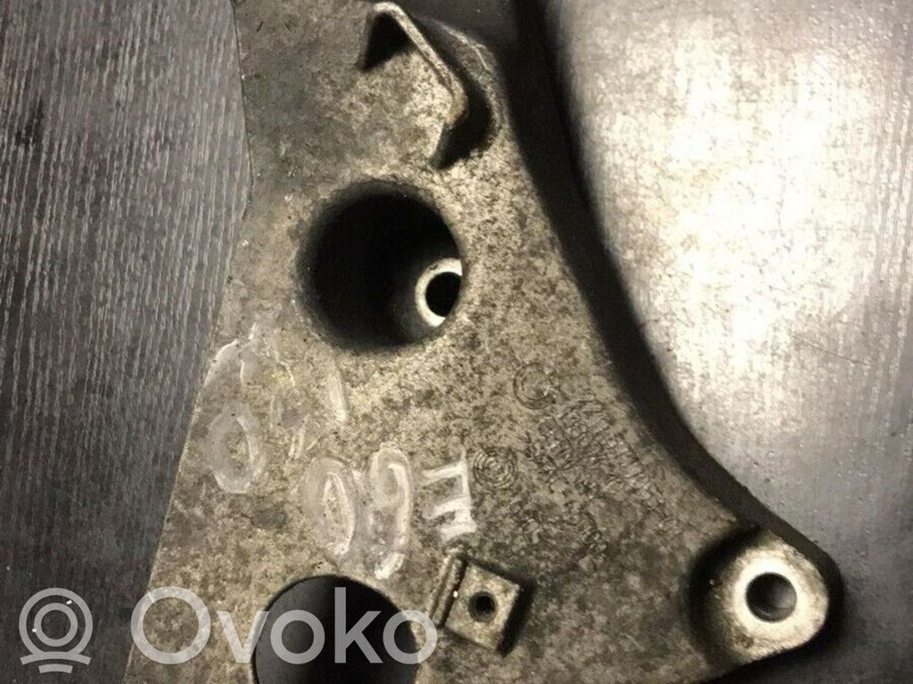 BMW 5 E60 E61 Engine mounting bracket 