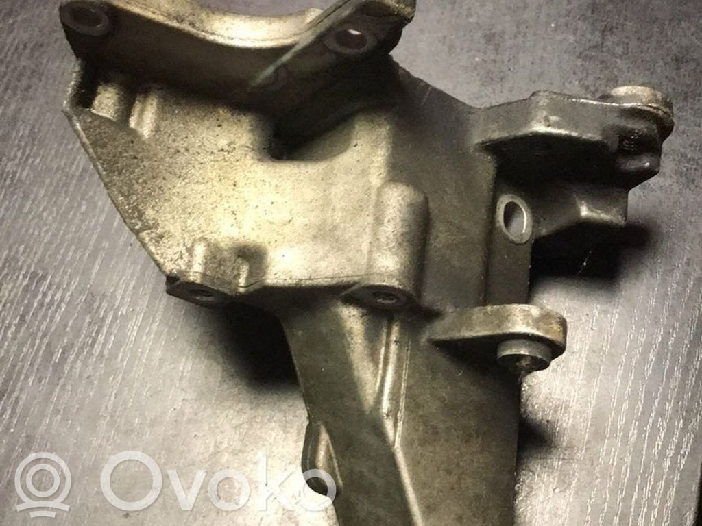 BMW 5 E39 Engine mounting bracket 