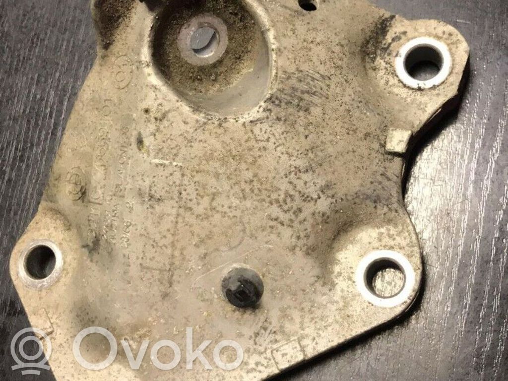 BMW 5 E60 E61 Engine mounting bracket 