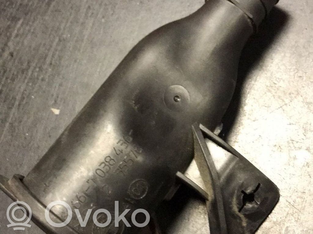 BMW 5 E39 Langų skysčio bakelio užpylimo vamzdelis 
