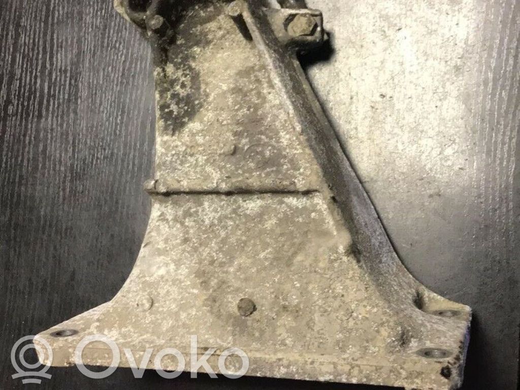 BMW 5 E39 Engine mounting bracket 