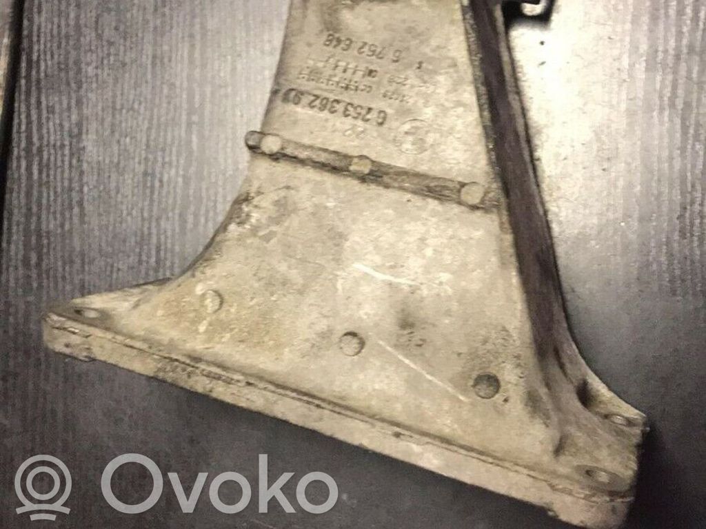 Engine mounting bracket   6753362