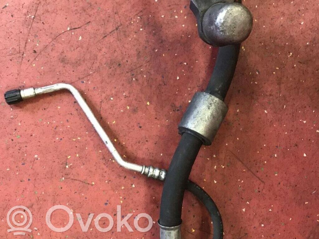 BMW 1 E81 E87 Ilmastointilaitteen putki (A/C) 