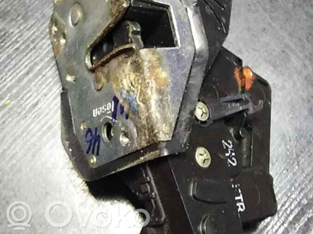 BMW 3 E46 Front door lock 
