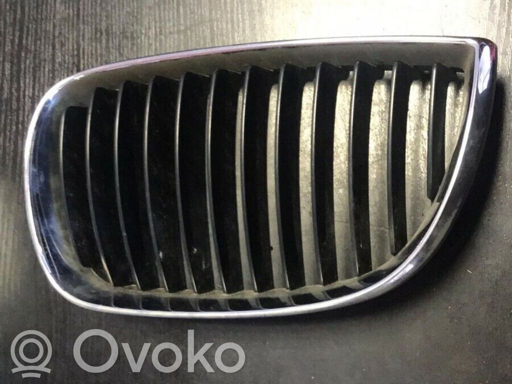 BMW 1 E81 E87 Augšējais režģis 