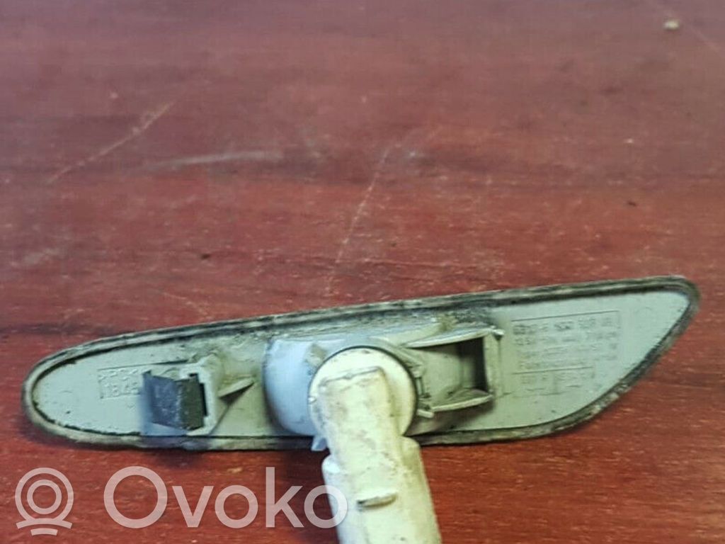 BMW 1 E82 E88 Front fender indicator light 