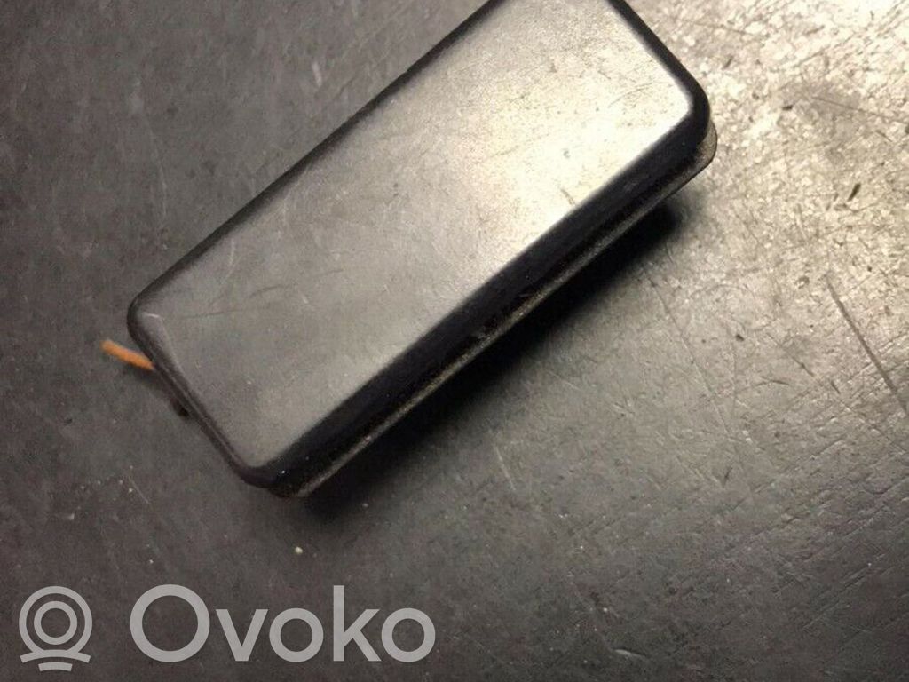 BMW 3 E36 Hätävilkkujen kytkin 