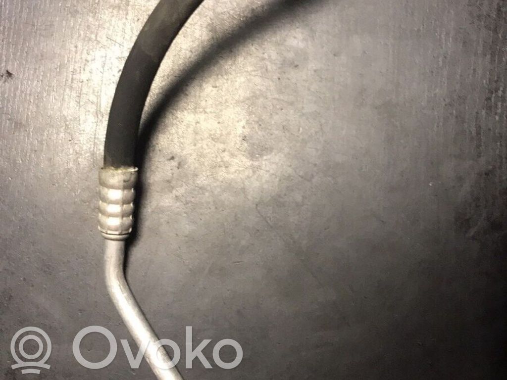 BMW 3 E46 Ilmastointilaitteen putki (A/C) 