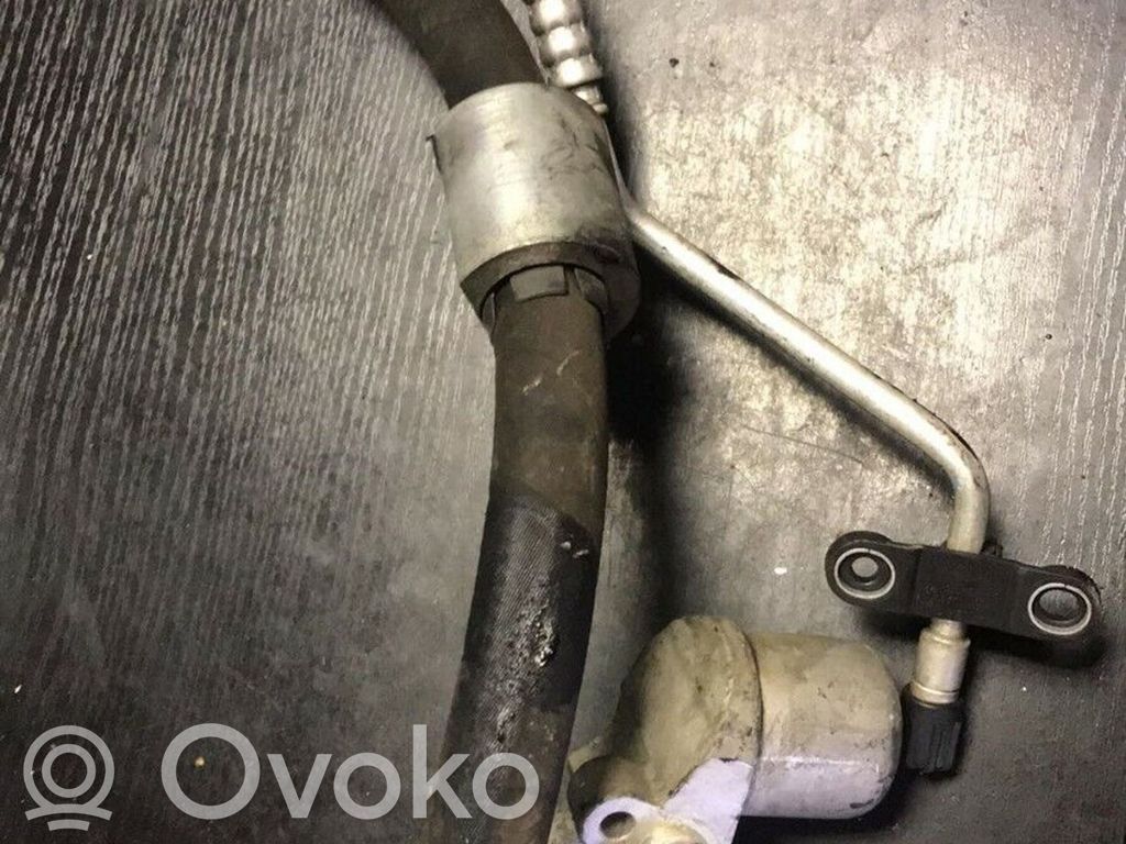 BMW 1 E81 E87 Ilmastointilaitteen putki (A/C) 