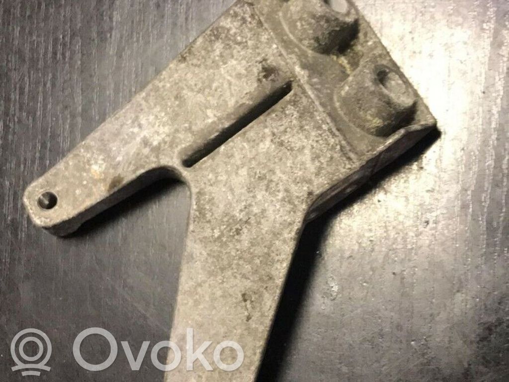 BMW 3 E36 Engine mounting bracket 
