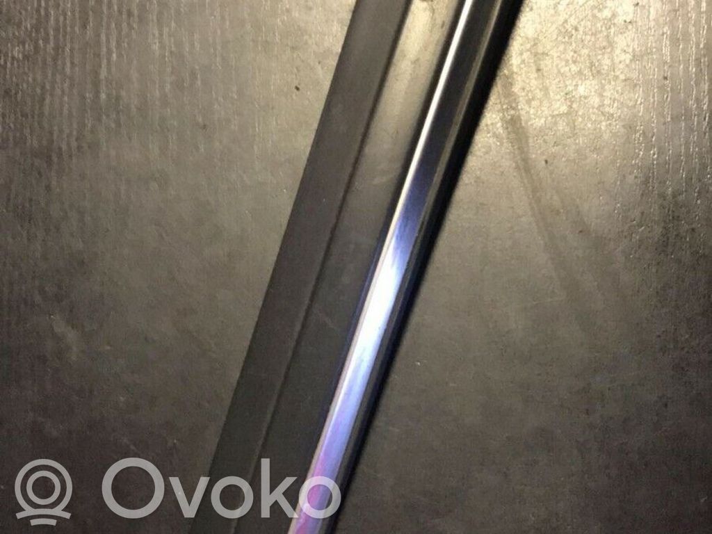 BMW 7 E32 Apdaila sparno (moldingas) 