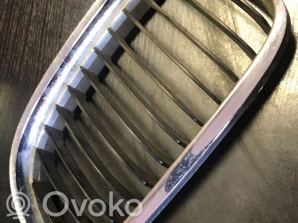 BMW 3 E90 E91 Augšējais režģis 
