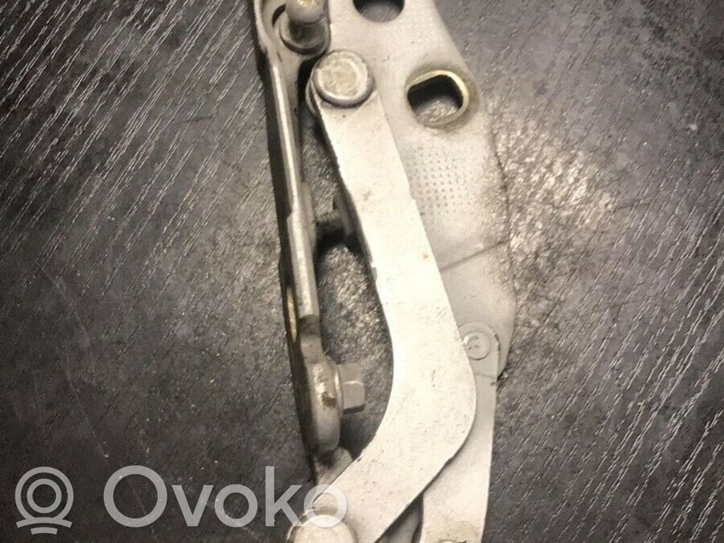 Engine bonnet/hood hinges   8200123