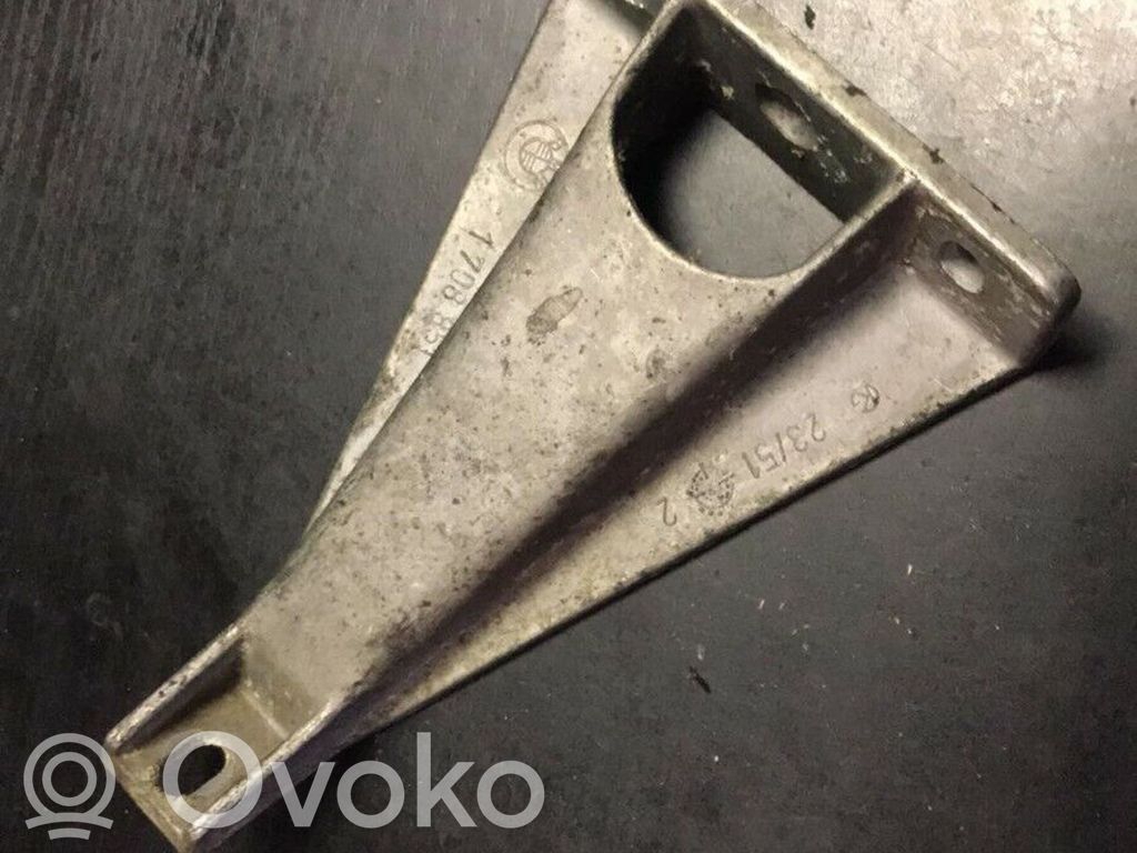 BMW 7 E32 Engine mounting bracket 