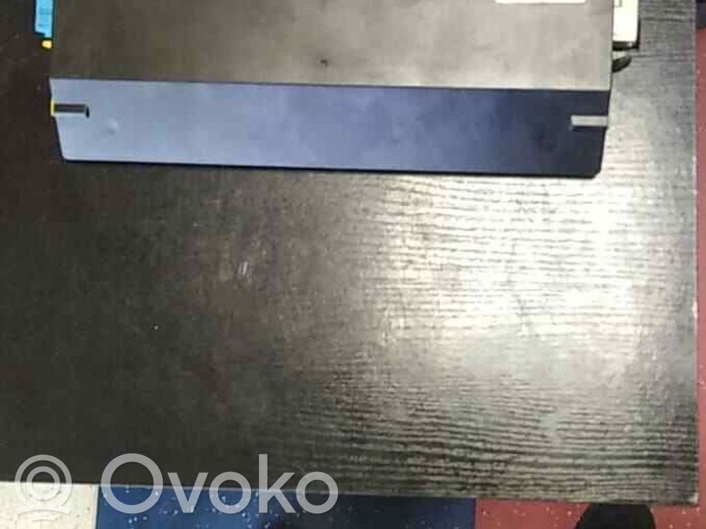 BMW 7 E32 Komforto modulis 
