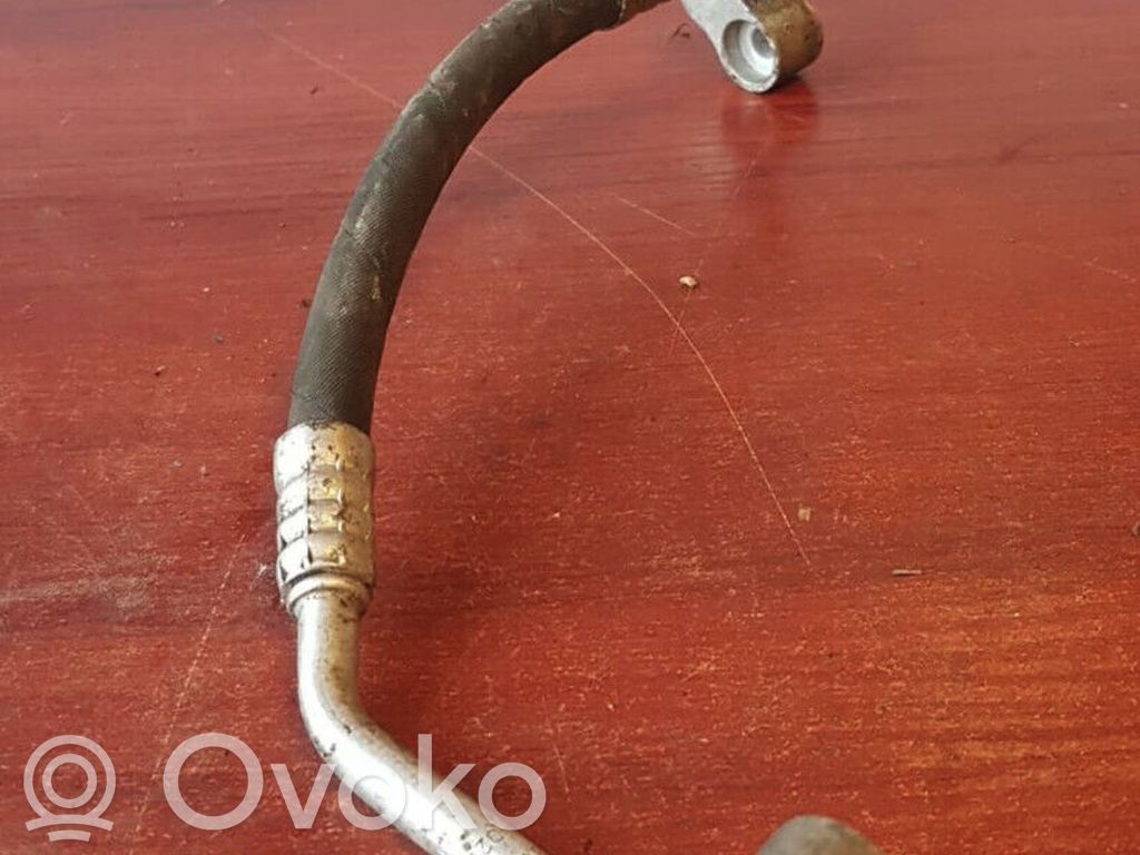 Ilmastointilaitteen putki (A/C)   6904013