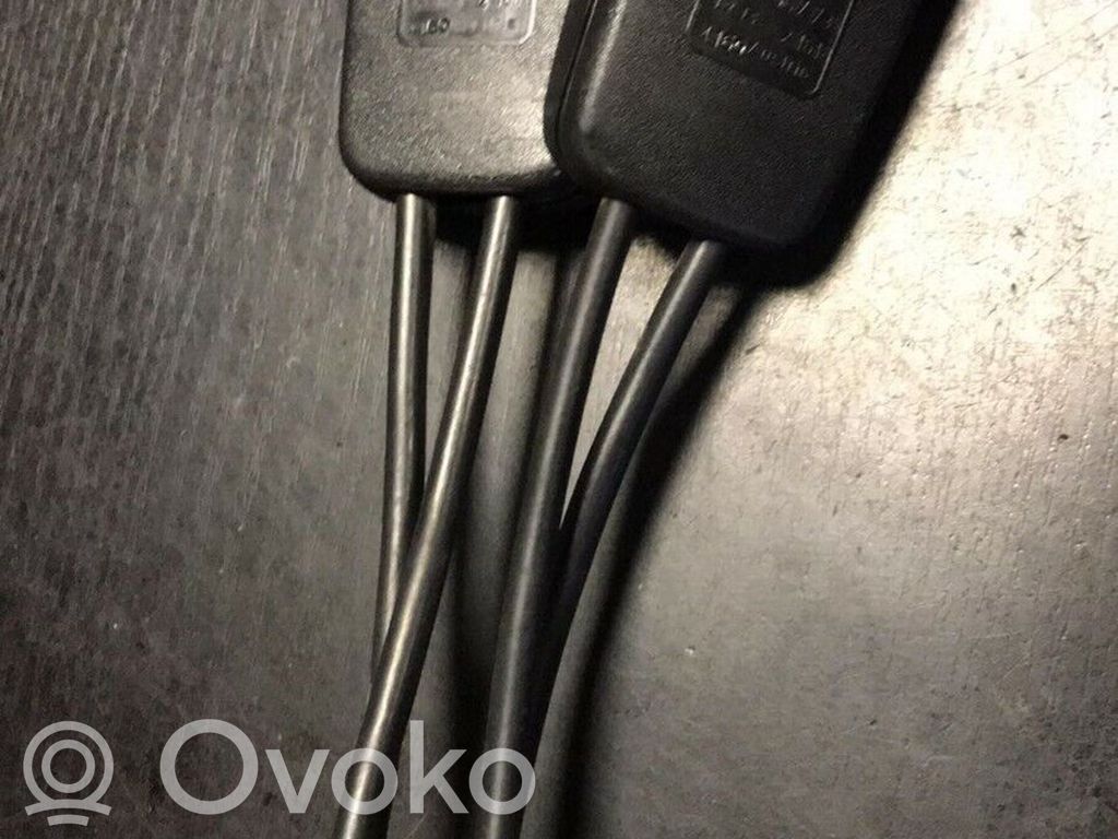 Audi 80 90 B3 Klamra środkowego pasa bezpieczeństwa fotela tylnego 