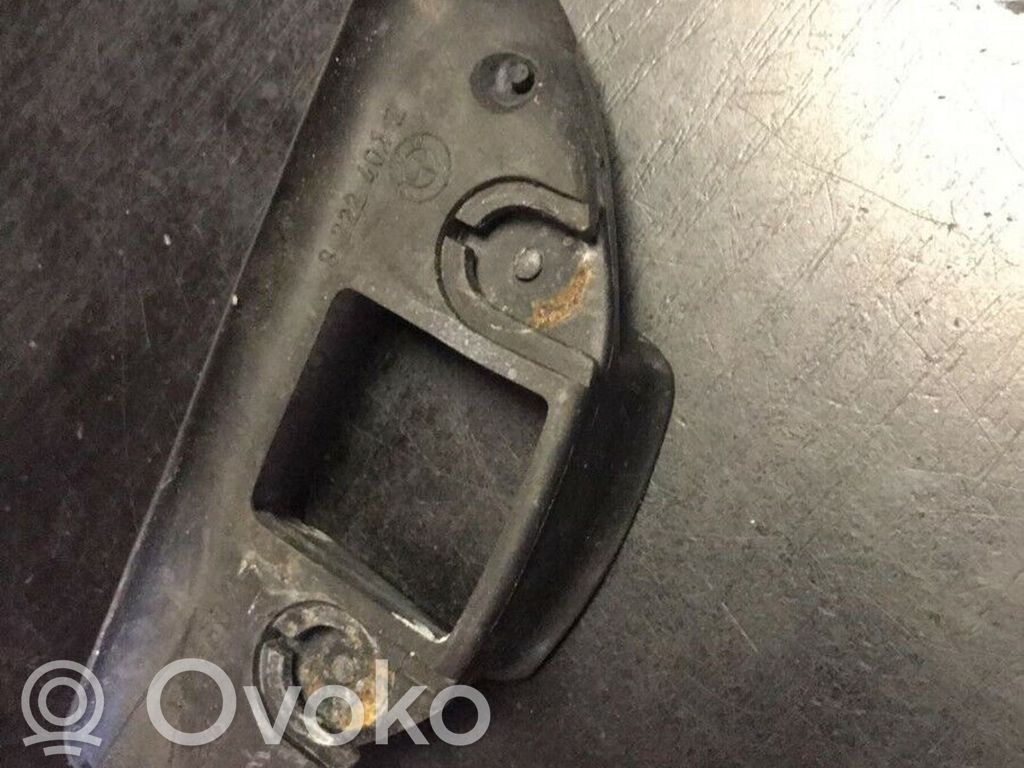 BMW 3 E46 Takaoven pidätin 