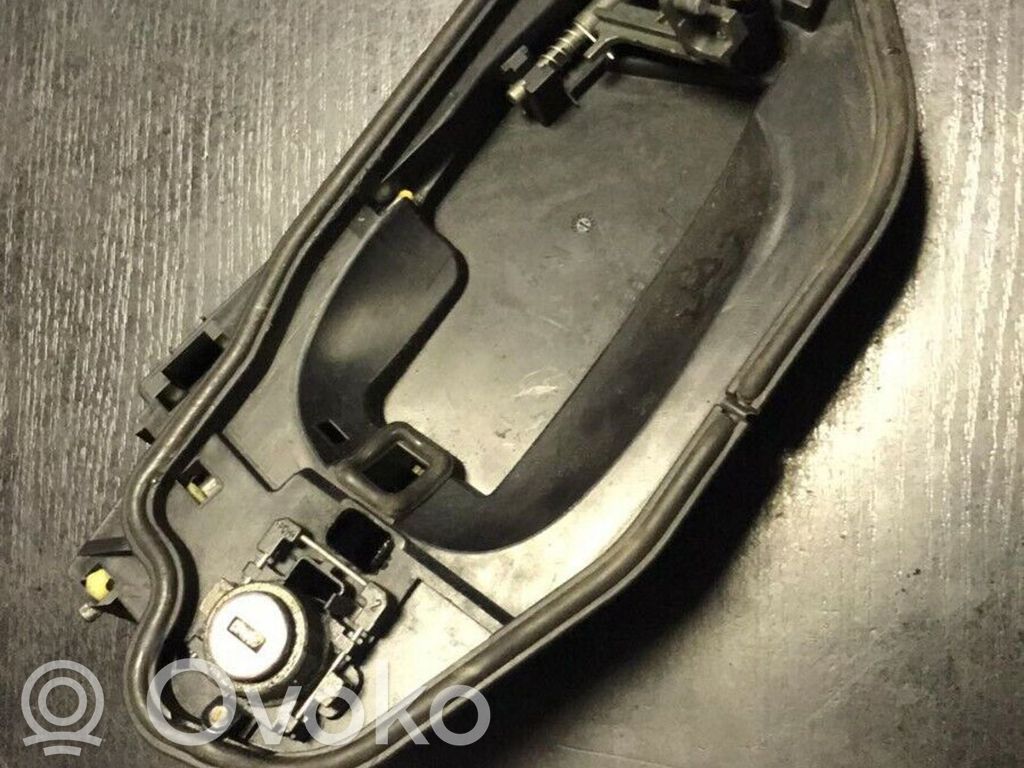 BMW X3 E83 Front door exterior handle/bracket 