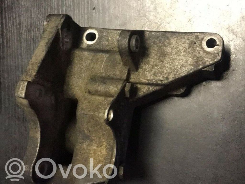 Engine mounting bracket   2245775
