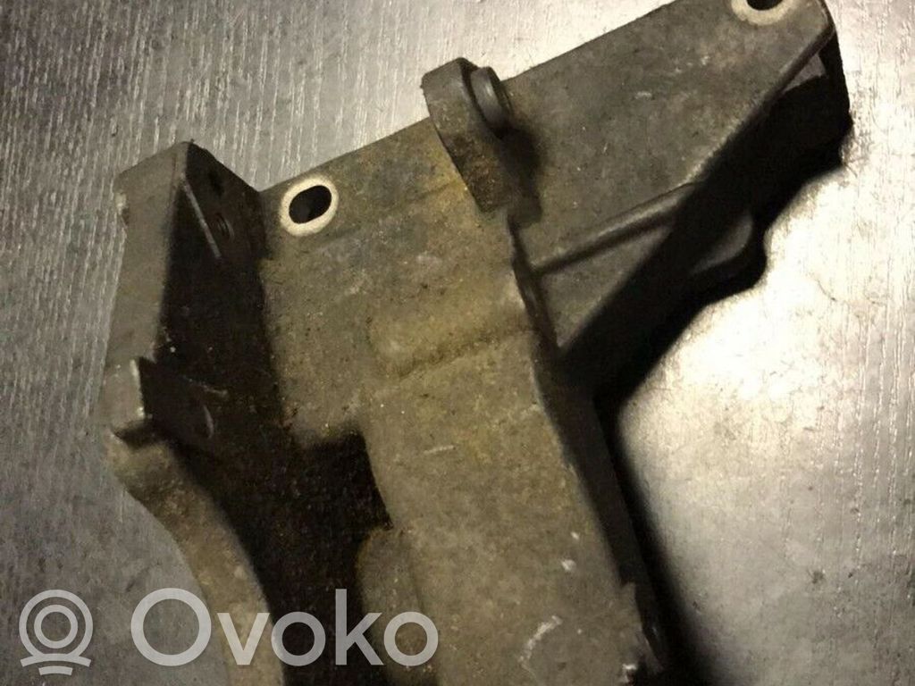 BMW 3 E36 Engine mounting bracket 