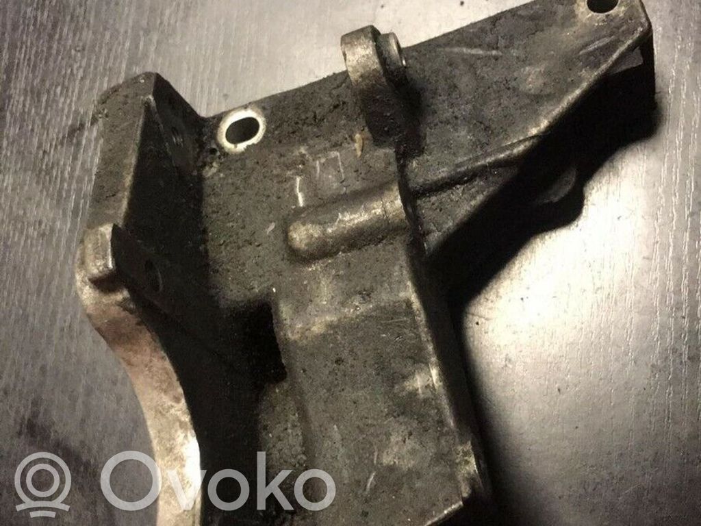 BMW 3 E36 Engine mounting bracket 