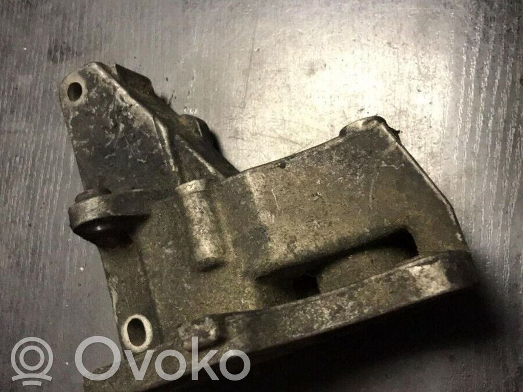 BMW 3 E36 Engine mounting bracket 