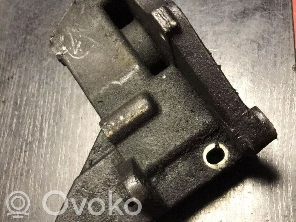BMW 3 E36 Engine mounting bracket 