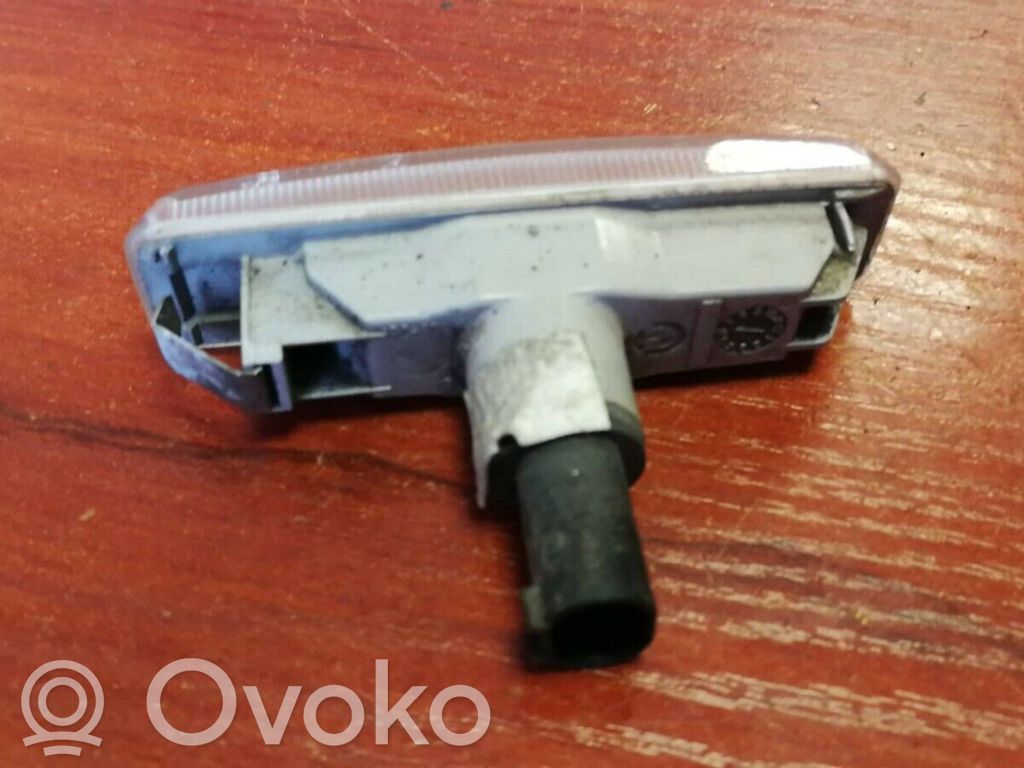 Front fender indicator light   9407958