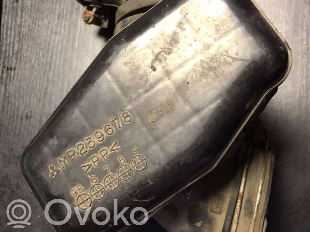 Mitsubishi Colt Rezonator / Dolot powietrza 