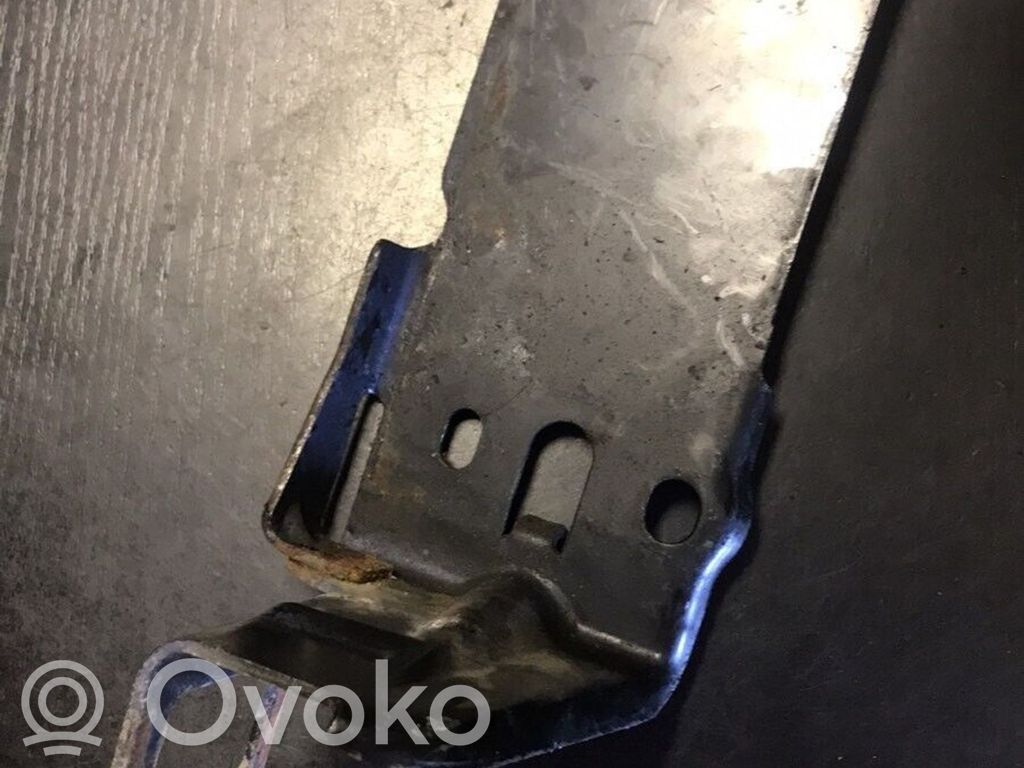 Radiator mount bracket   7117811